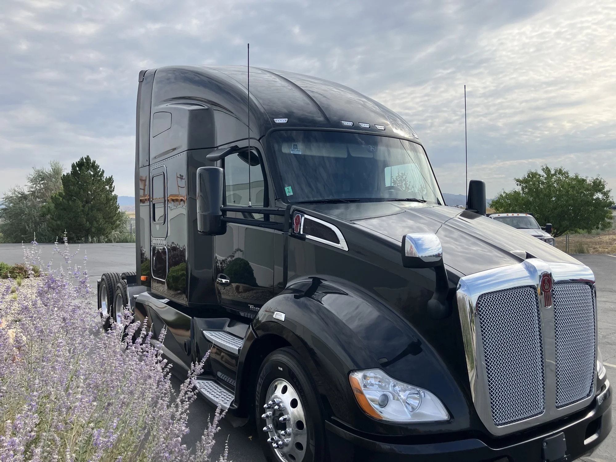 2022 Kenworth T680 in Salt Lake, UT — photo 4