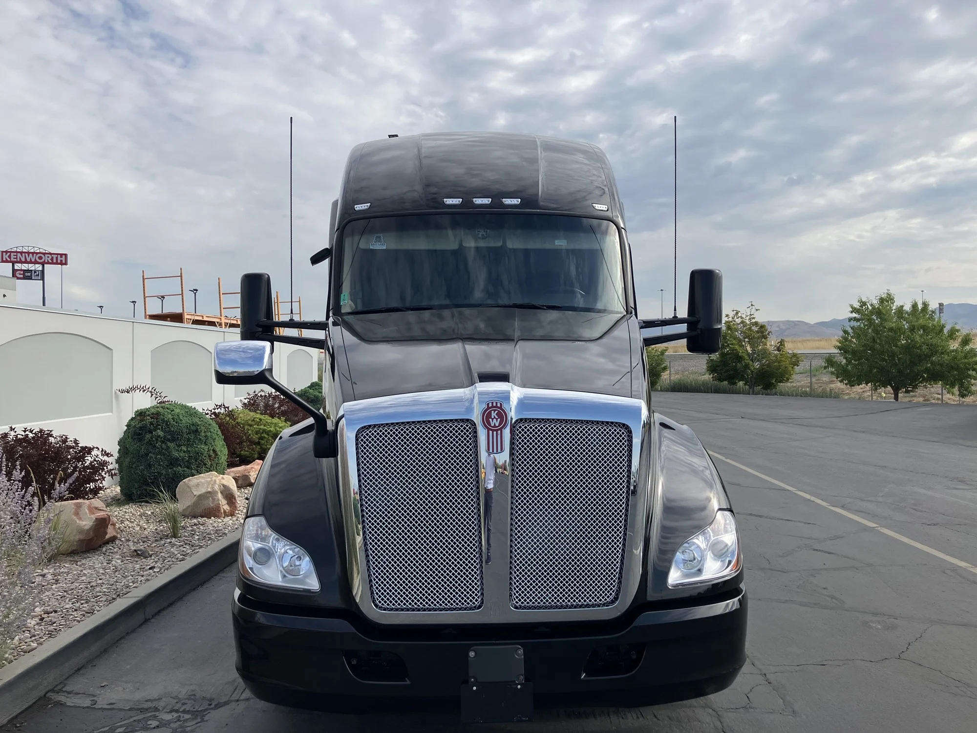2022 Kenworth T680 in Salt Lake, UT — photo 3