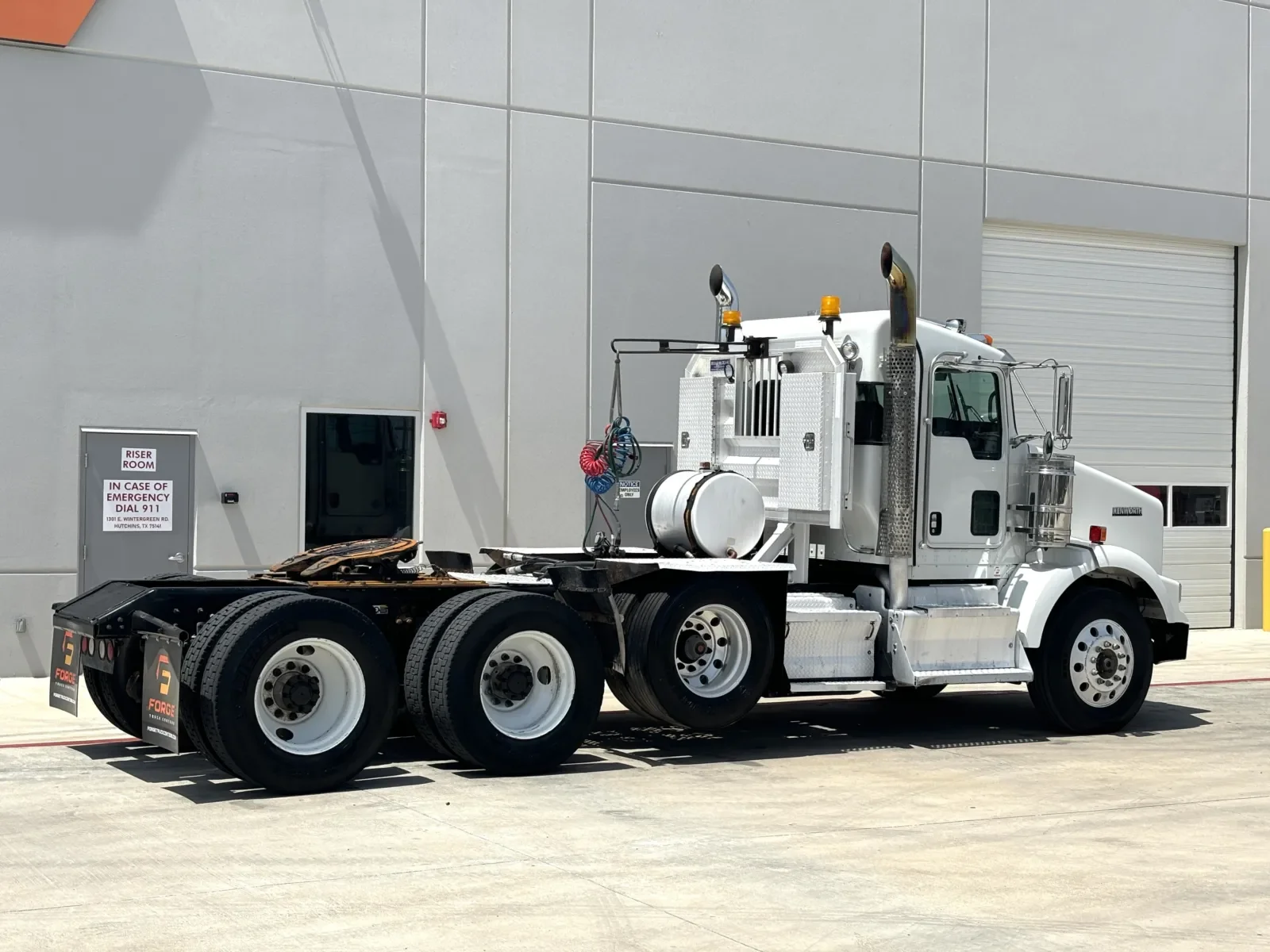 2011 Kenworth T800 - image 5