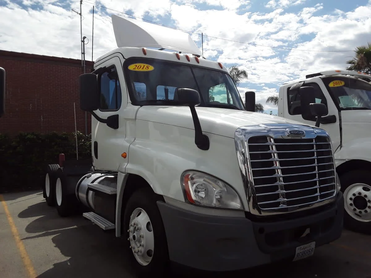 2018 Freightliner Cascadia - image 3