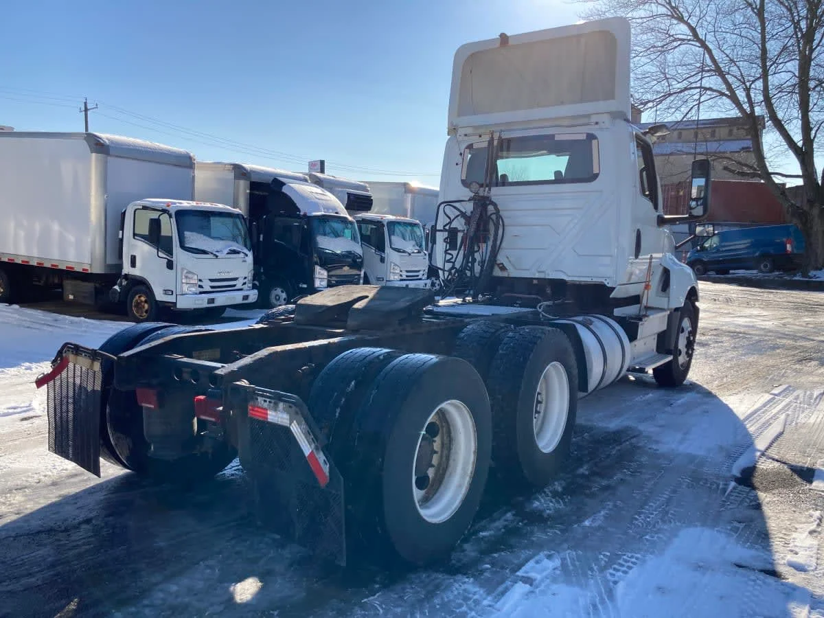 2019 International LT in Springfield, MA — photo 4