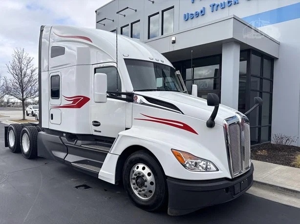 2023 Kenworth T680 - image 3