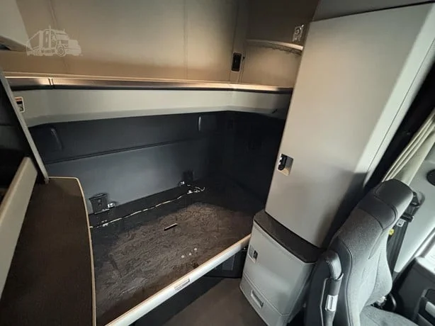 2023 Kenworth T680 - image 14