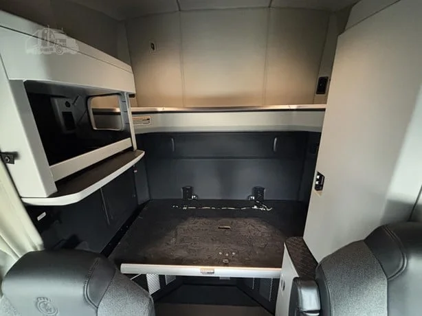 2023 Kenworth T680 - image 12