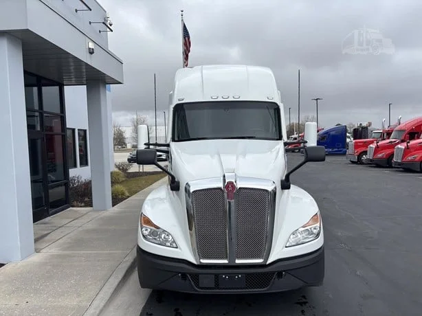 2023 Kenworth T680 - image 6