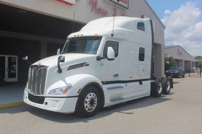 2024 Peterbilt 579 — photo 2