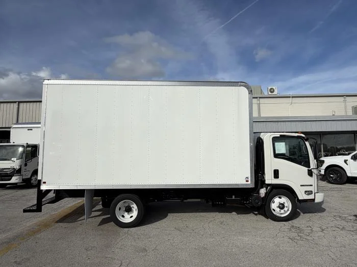 2025 Isuzu NPR - image 11