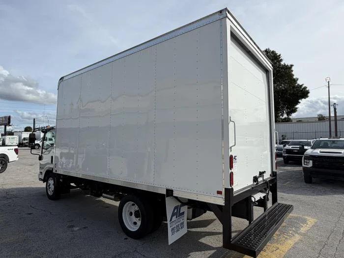 2025 Isuzu NPR - image 4