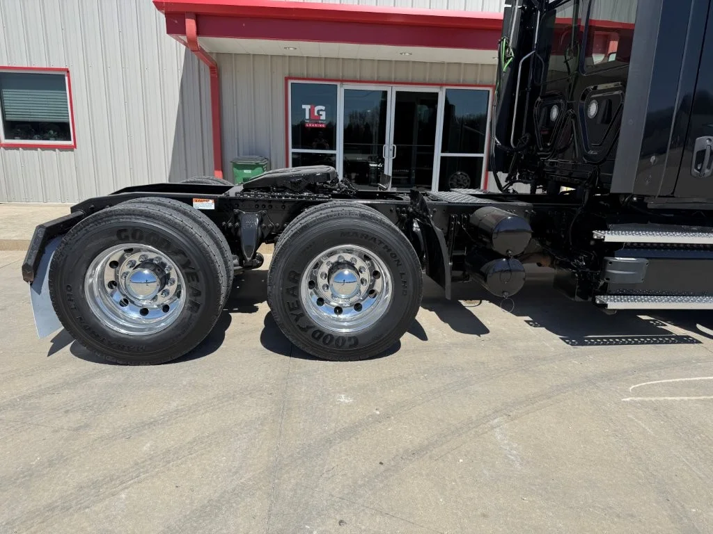 2022 Freightliner Cascadia - image 11