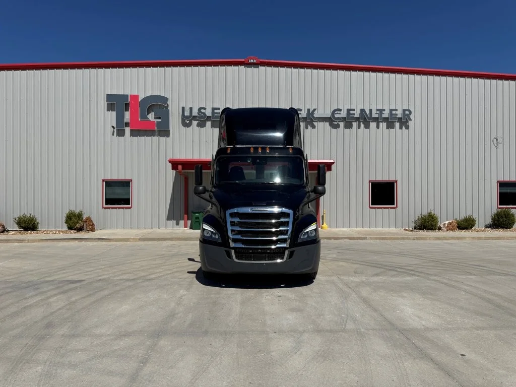 2022 Freightliner Cascadia - image 2