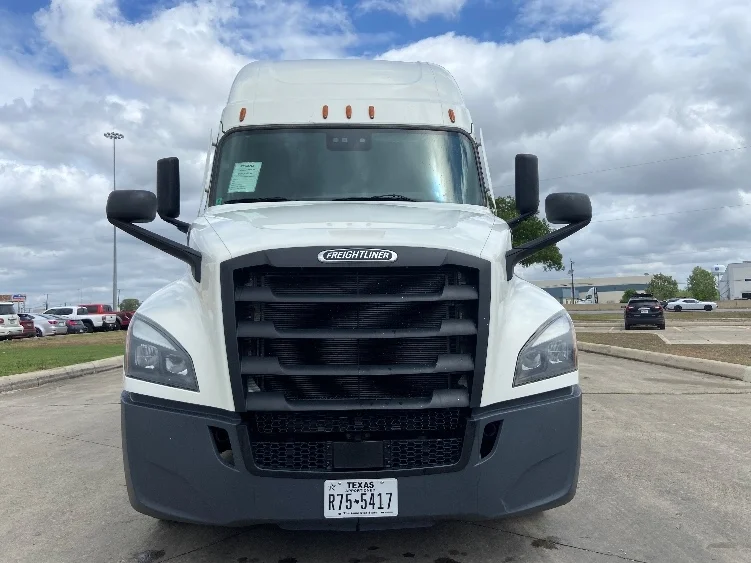 2023 Freightliner Cascadia - image 2