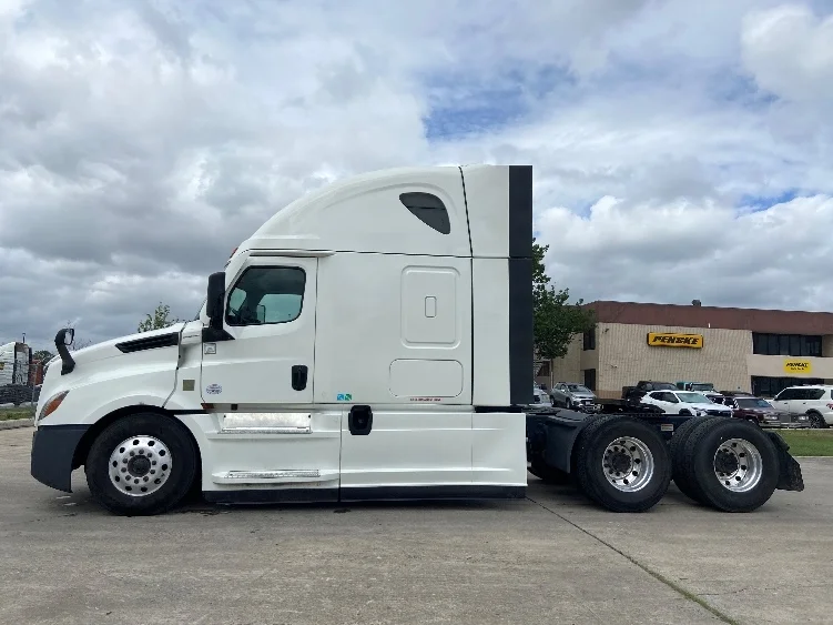 2023 Freightliner Cascadia - image 4