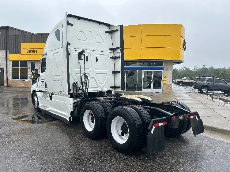 2022 Freightliner Cascadia in Ashland, VA — photo 5