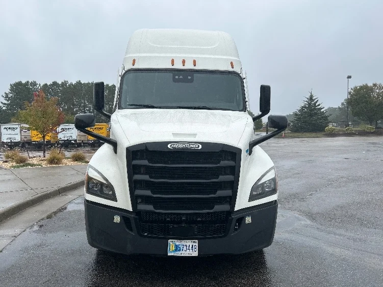 2022 Freightliner Cascadia in Ashland, VA — photo 2