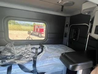 2027 Peterbilt 589 — photo 9