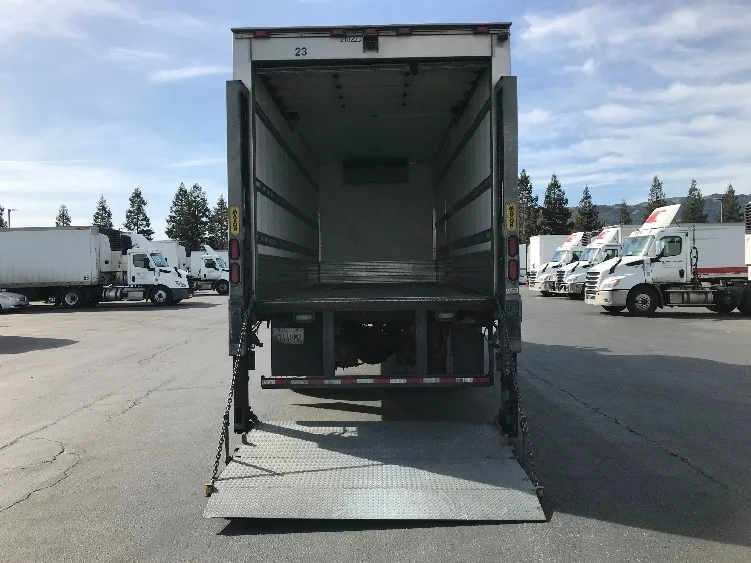 2019 International 4300 - image 8