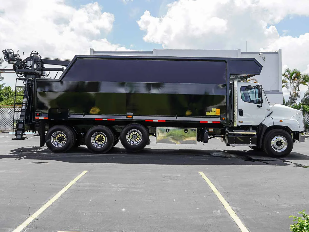 2026 Freightliner 114SD — photo 5
