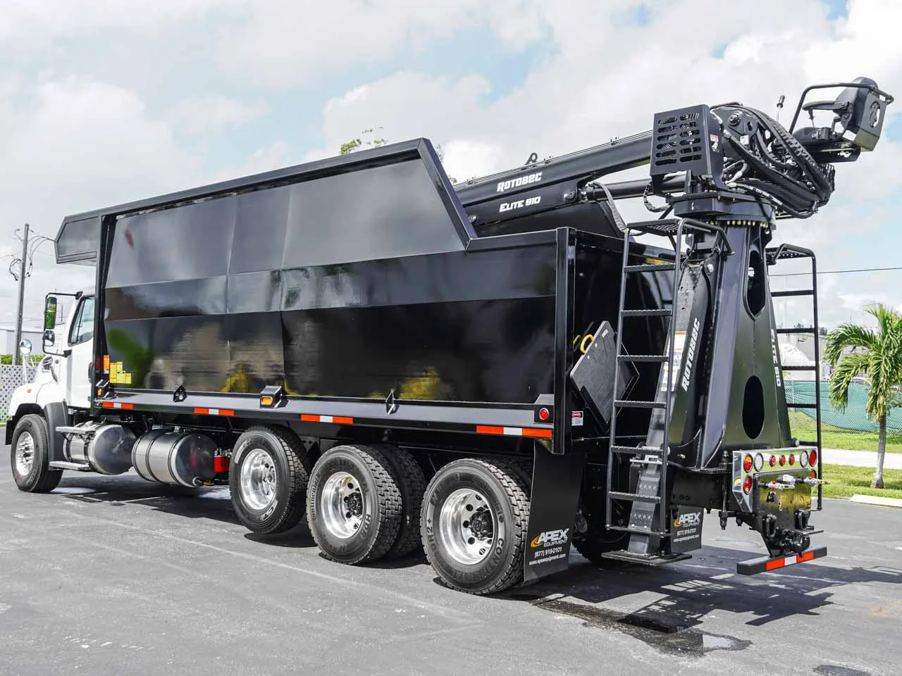 2026 Freightliner 114SD — photo 4