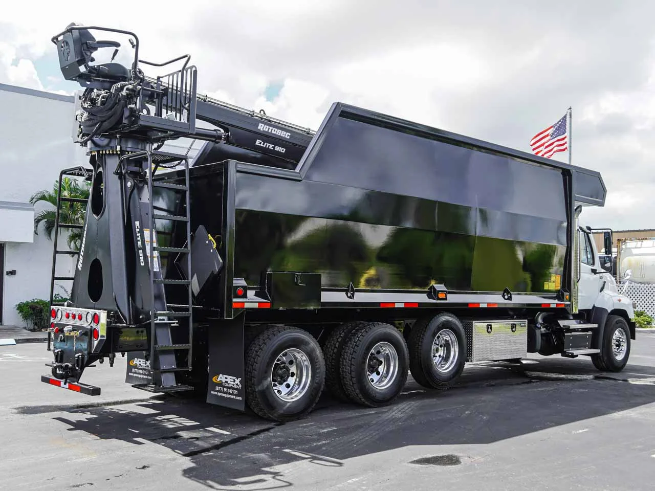 2026 Freightliner 114SD — photo 3