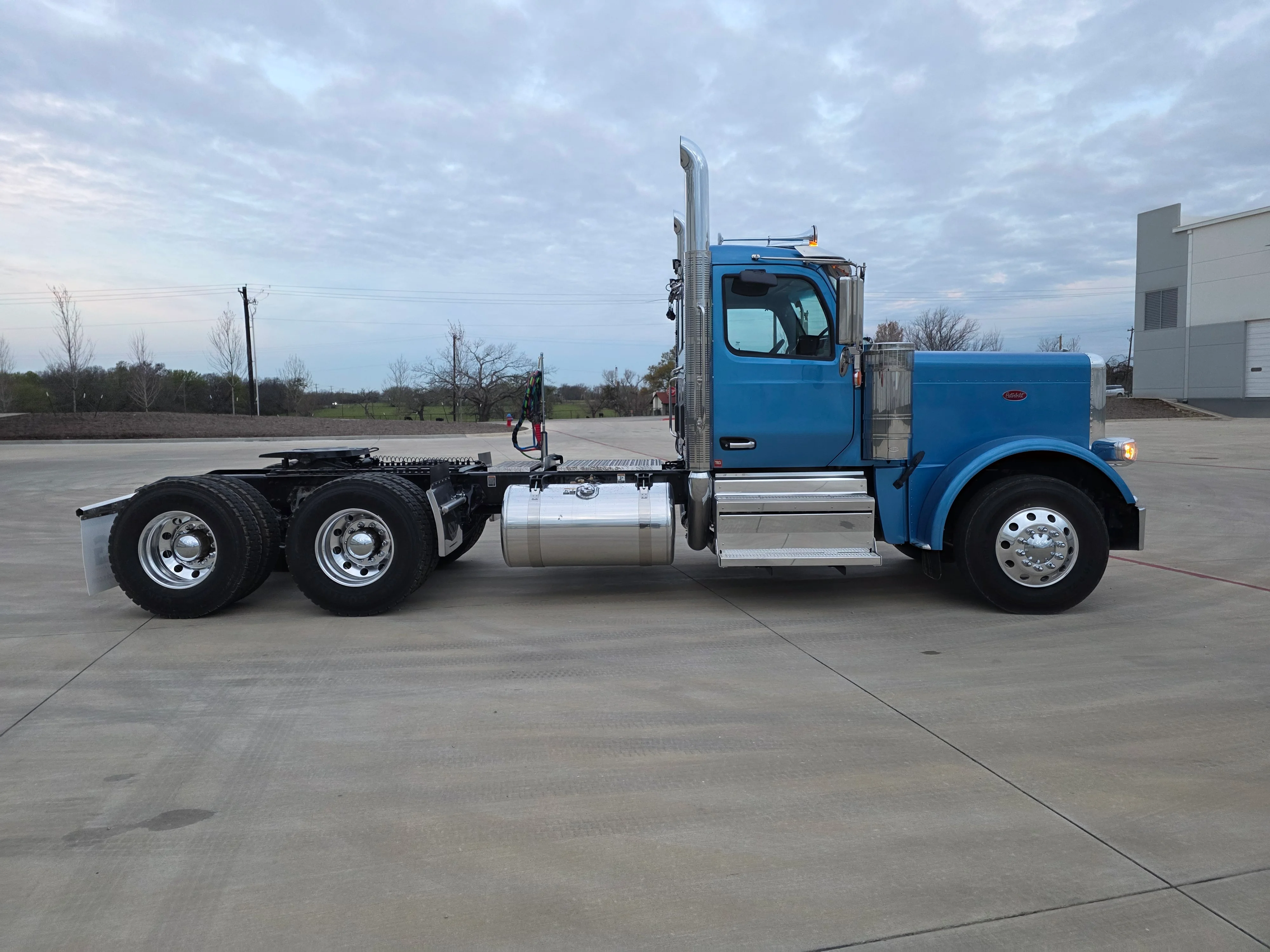 2027 Peterbilt 589 in Dunn, NC — photo 6
