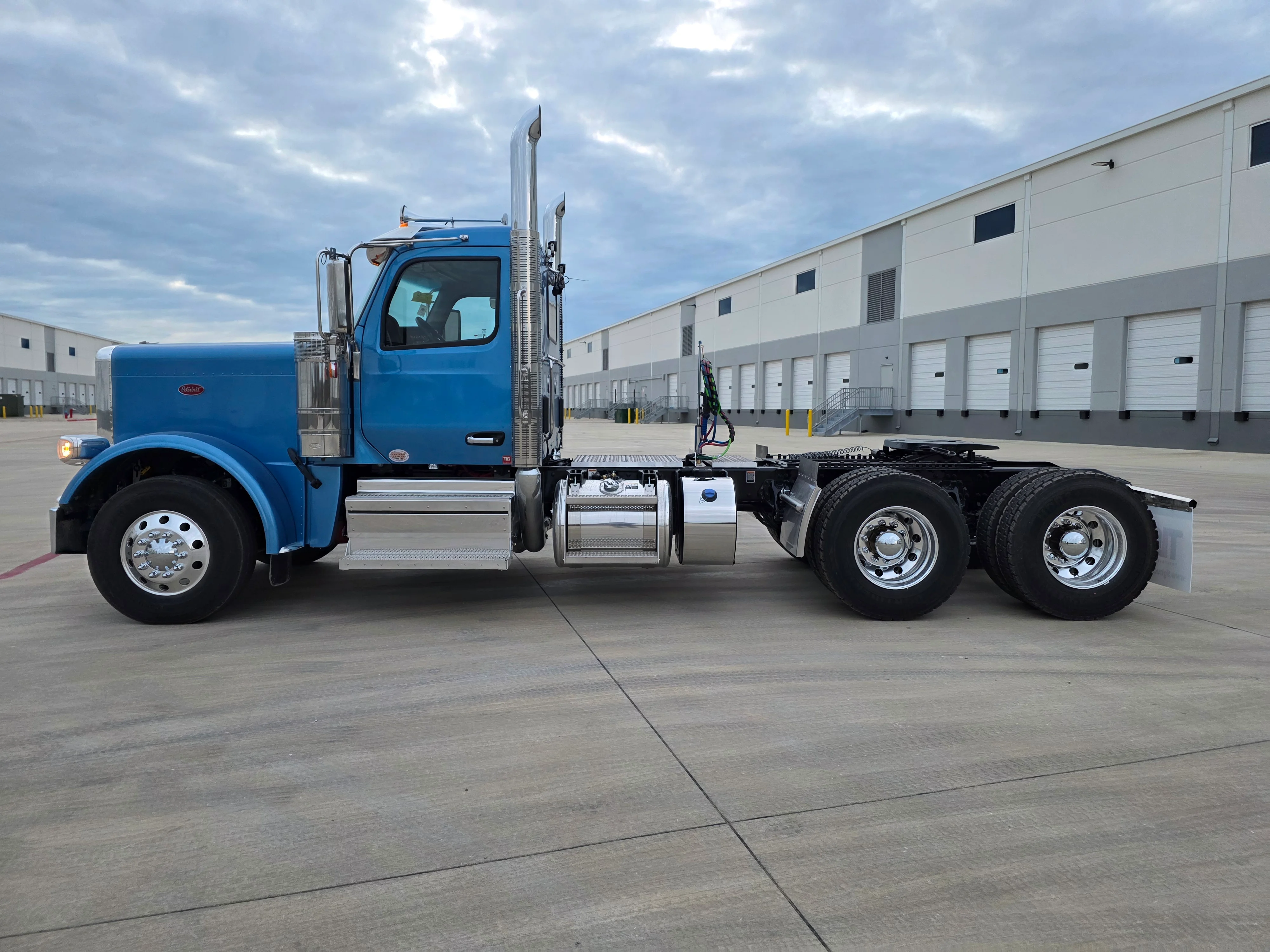 2027 Peterbilt 589 in Dunn, NC — photo 2
