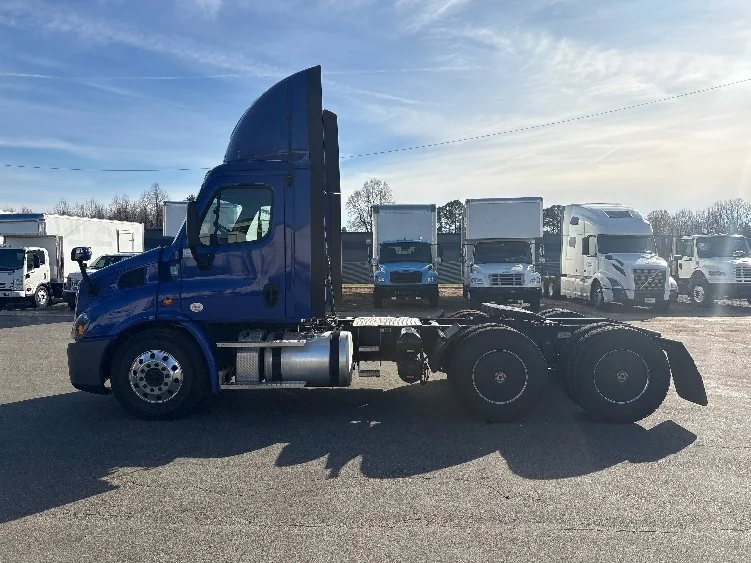 2020 Freightliner Cascadia in Greensboro, NC — photo 4