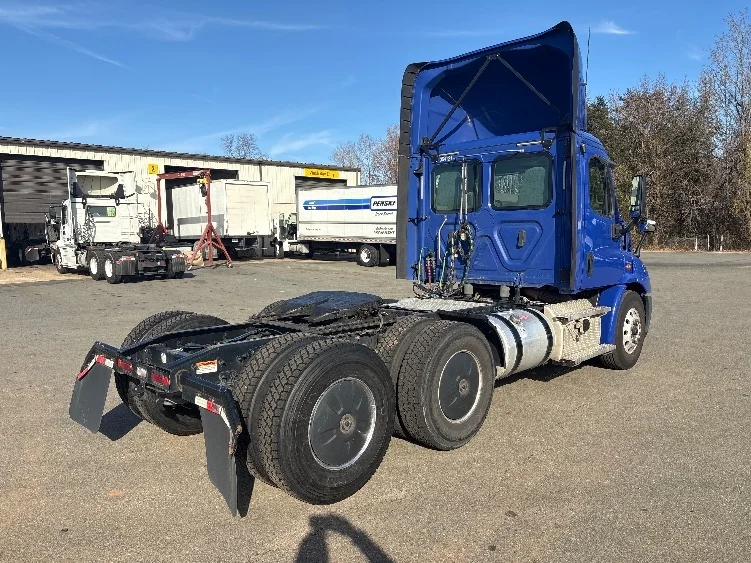 2020 Freightliner Cascadia in Greensboro, NC — photo 7