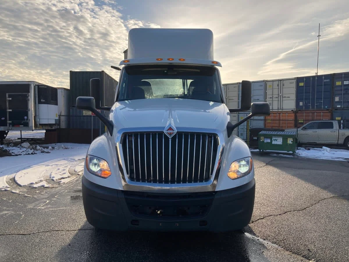 2019 International LT in Springfield, MA — photo 2