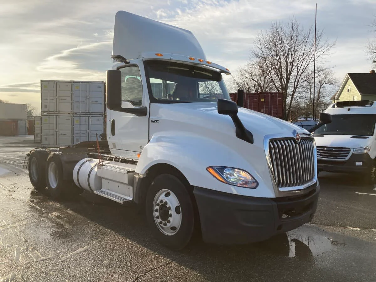 2019 International LT in Springfield, MA — photo 3