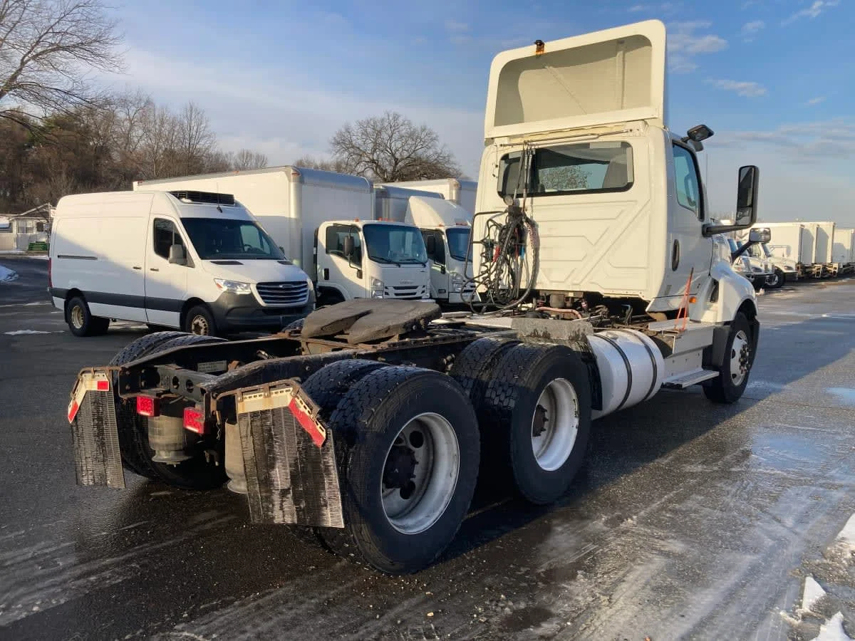 2019 International LT in Springfield, MA — photo 4