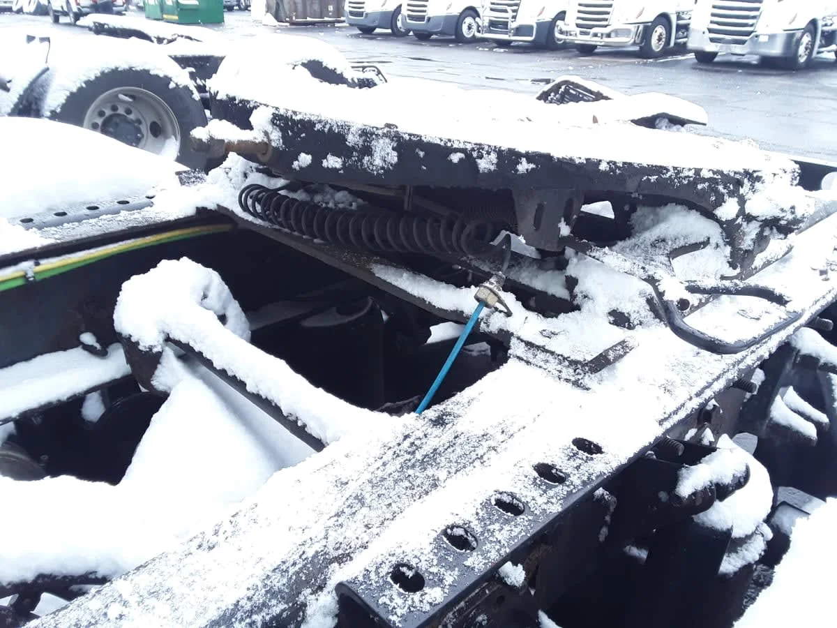 2020 International LT - image 13