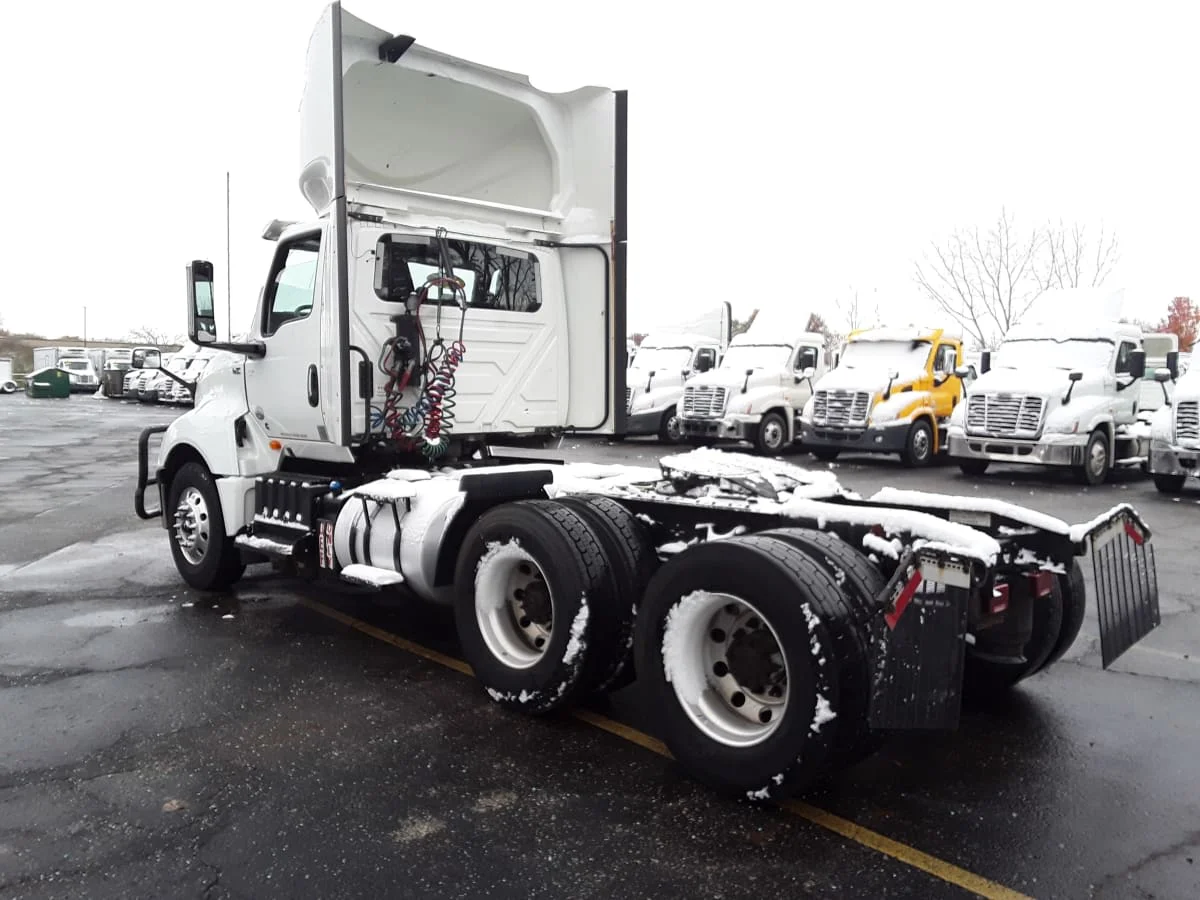 2020 International LT - image 6