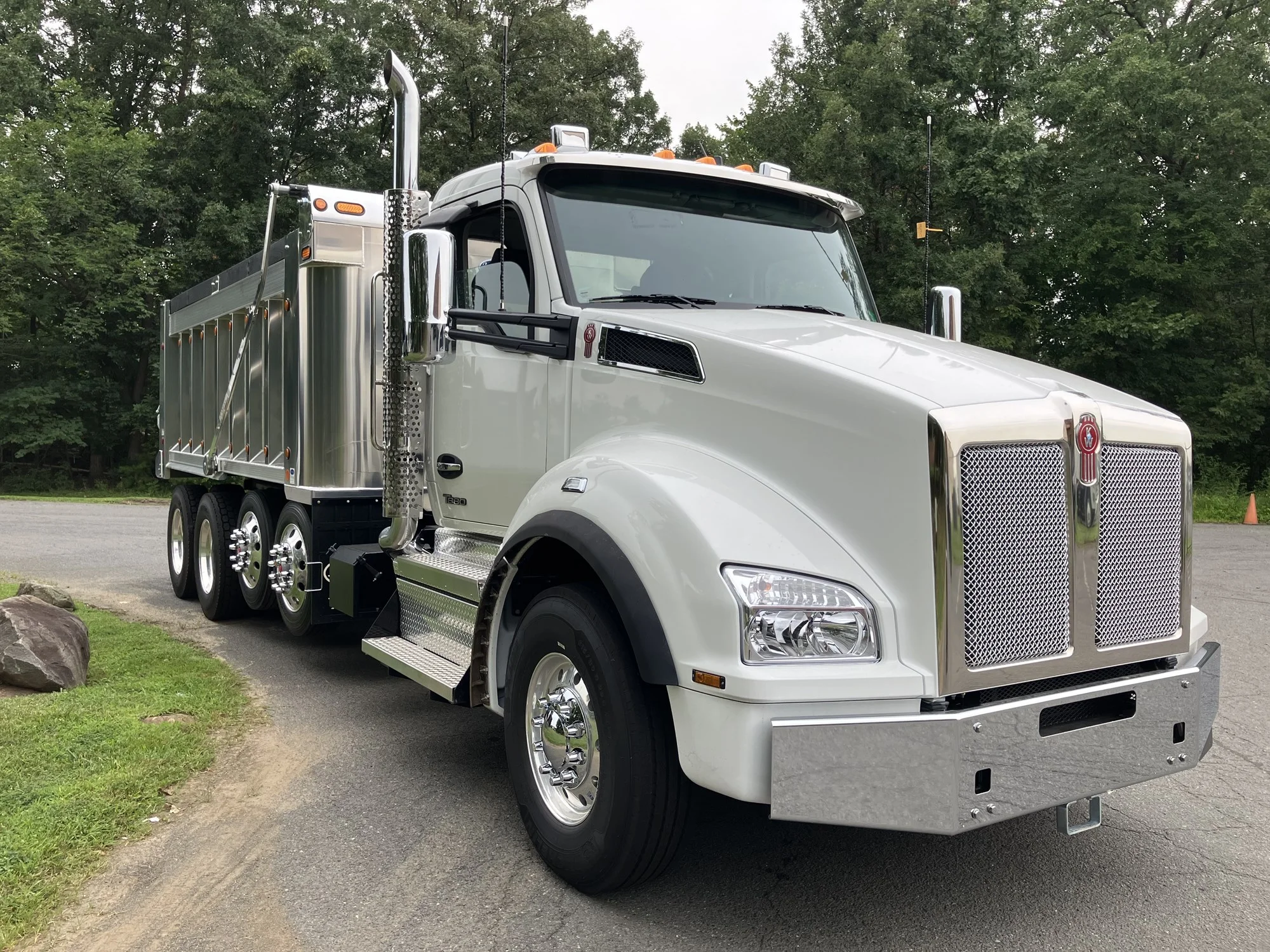 2026 Kenworth T880 - image 3