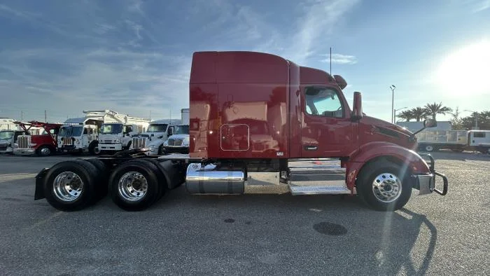 2022 Peterbilt 579 in Orlando, FL — photo 7