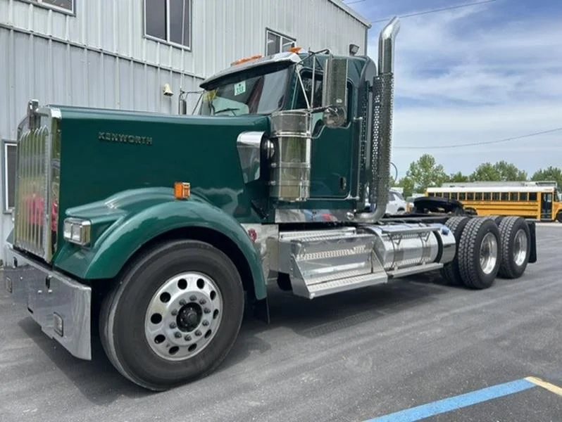 2027 Kenworth W900