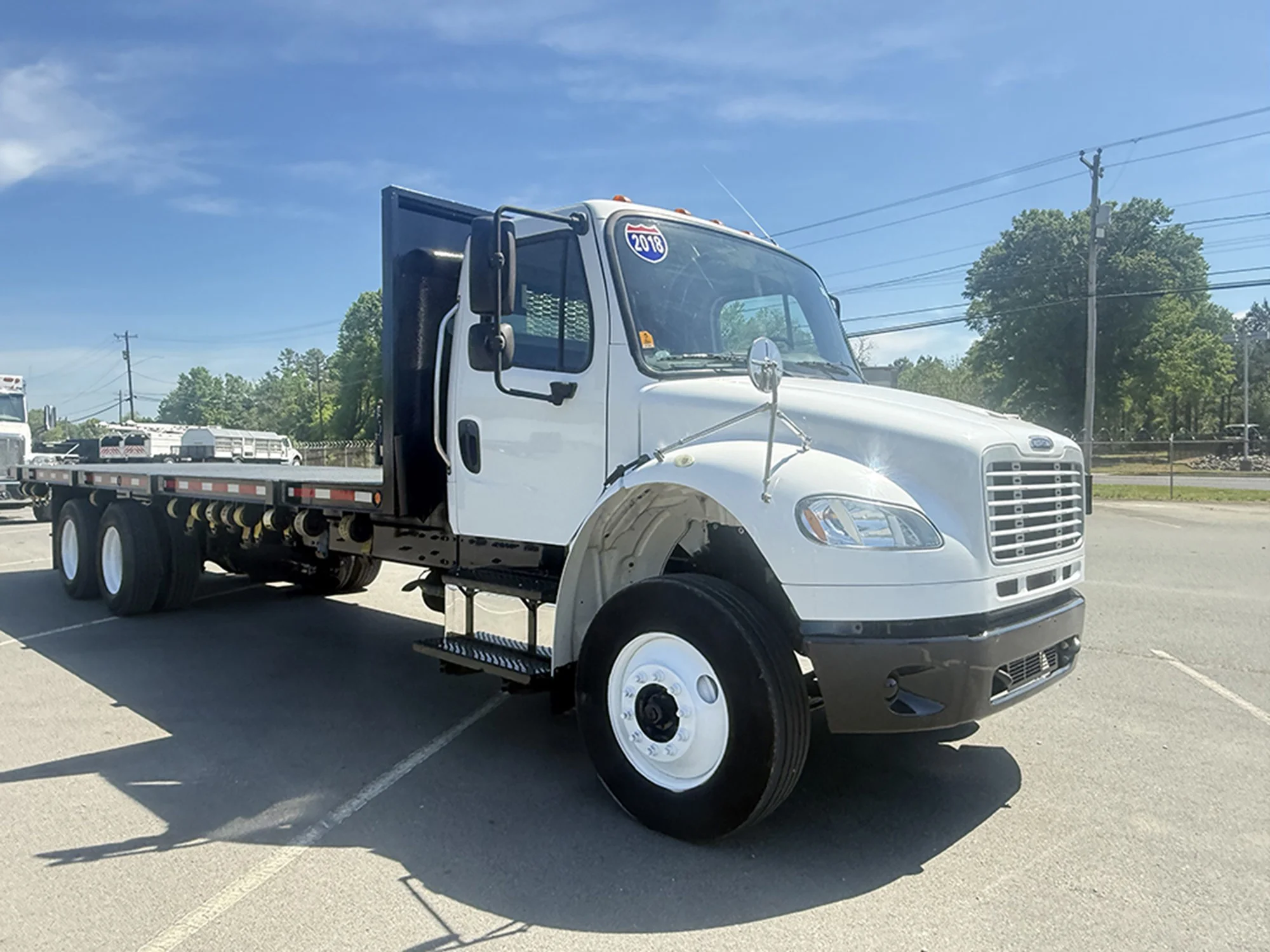 2018 Freightliner M2 106 - image 2
