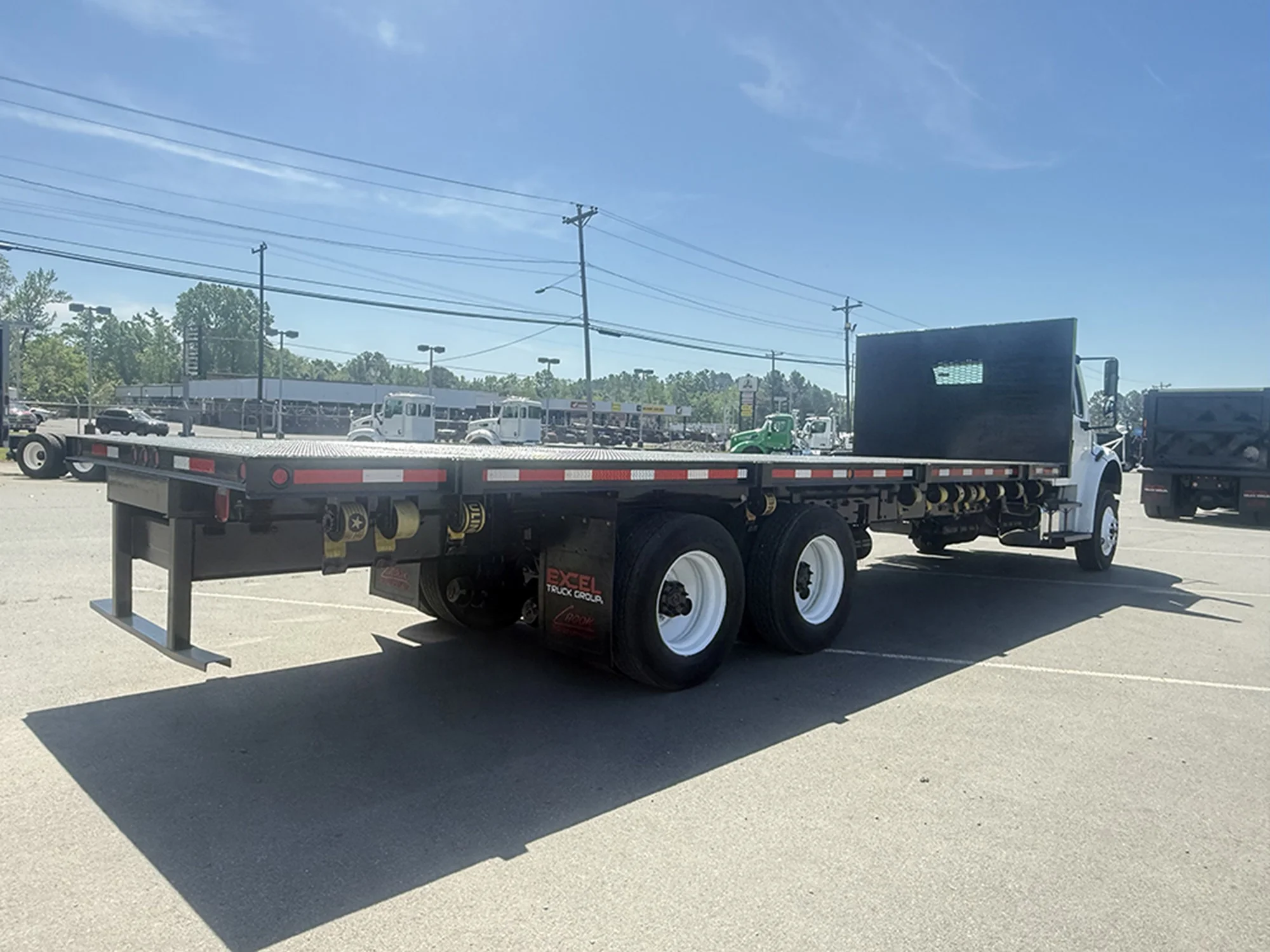 2018 Freightliner M2 106 - image 4