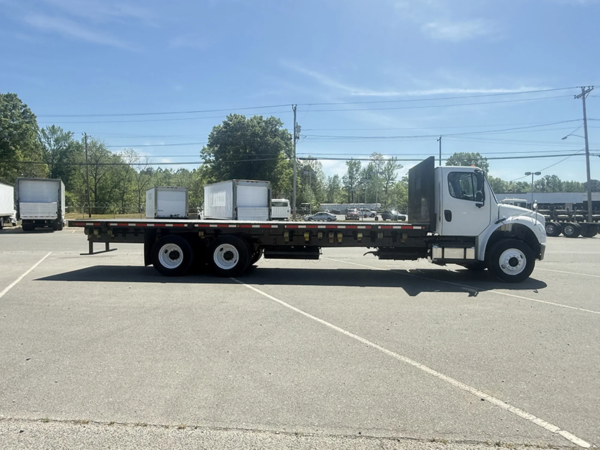 2018 Freightliner M2 106 - image 3