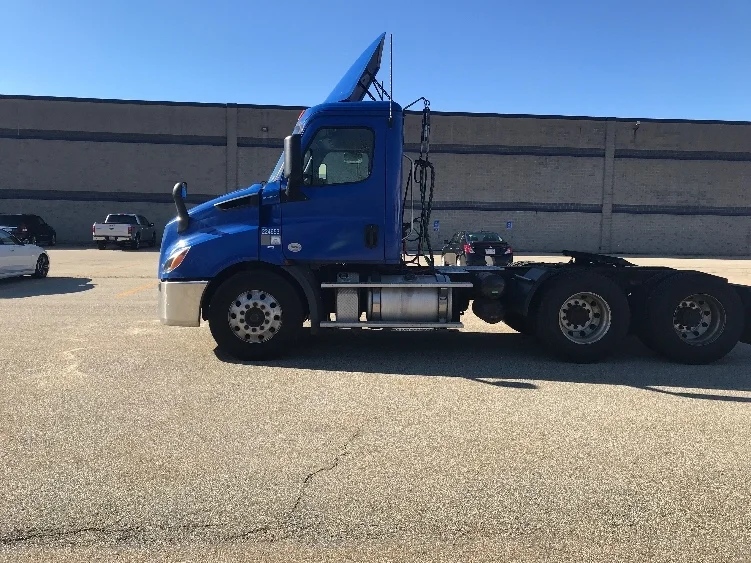 2019 Freightliner Cascadia in Auburn, MA — photo 4