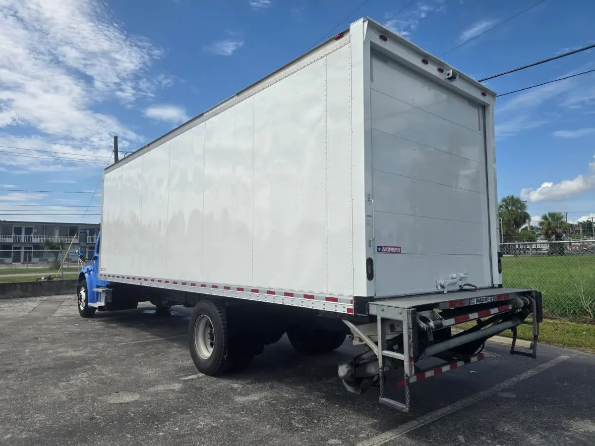 2019 Freightliner M2 106 in Tampa, FL — photo 4