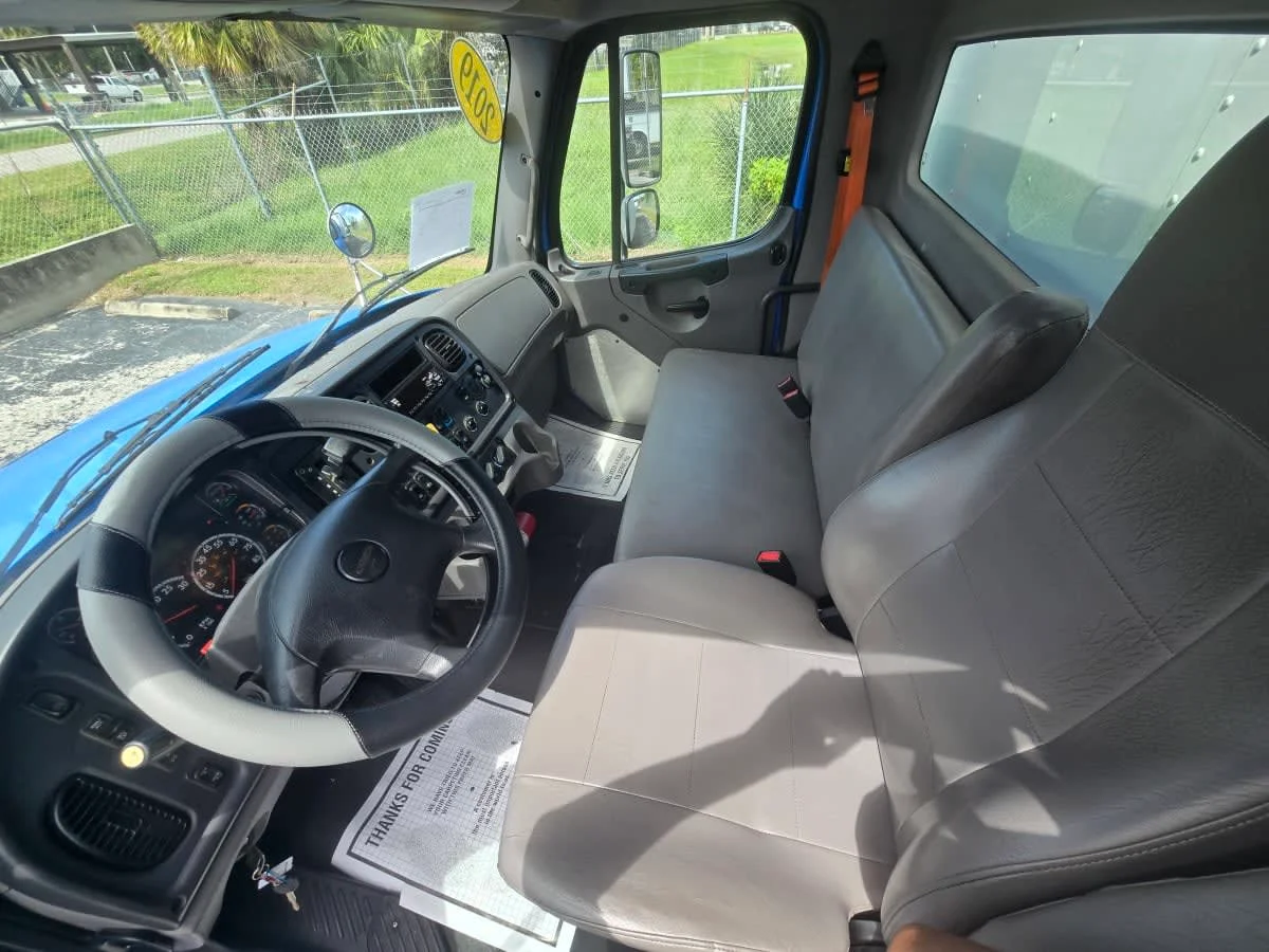 2019 Freightliner M2 106 in Tampa, FL — photo 7