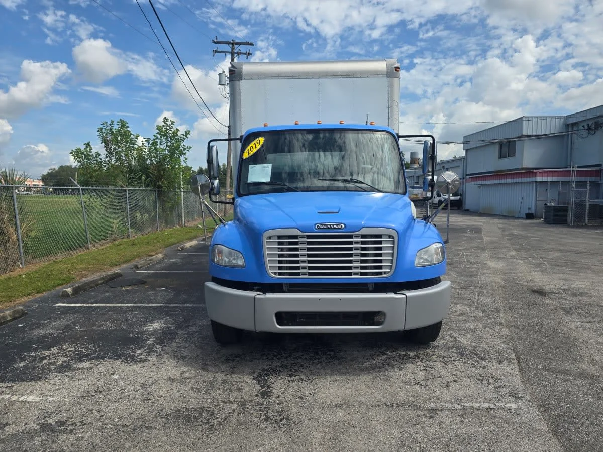 2019 Freightliner M2 106 in Tampa, FL — photo 2