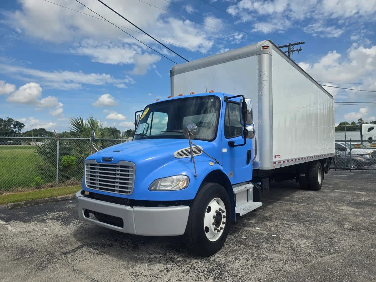 2019 Freightliner M2 106 in Tampa, FL — photo 3