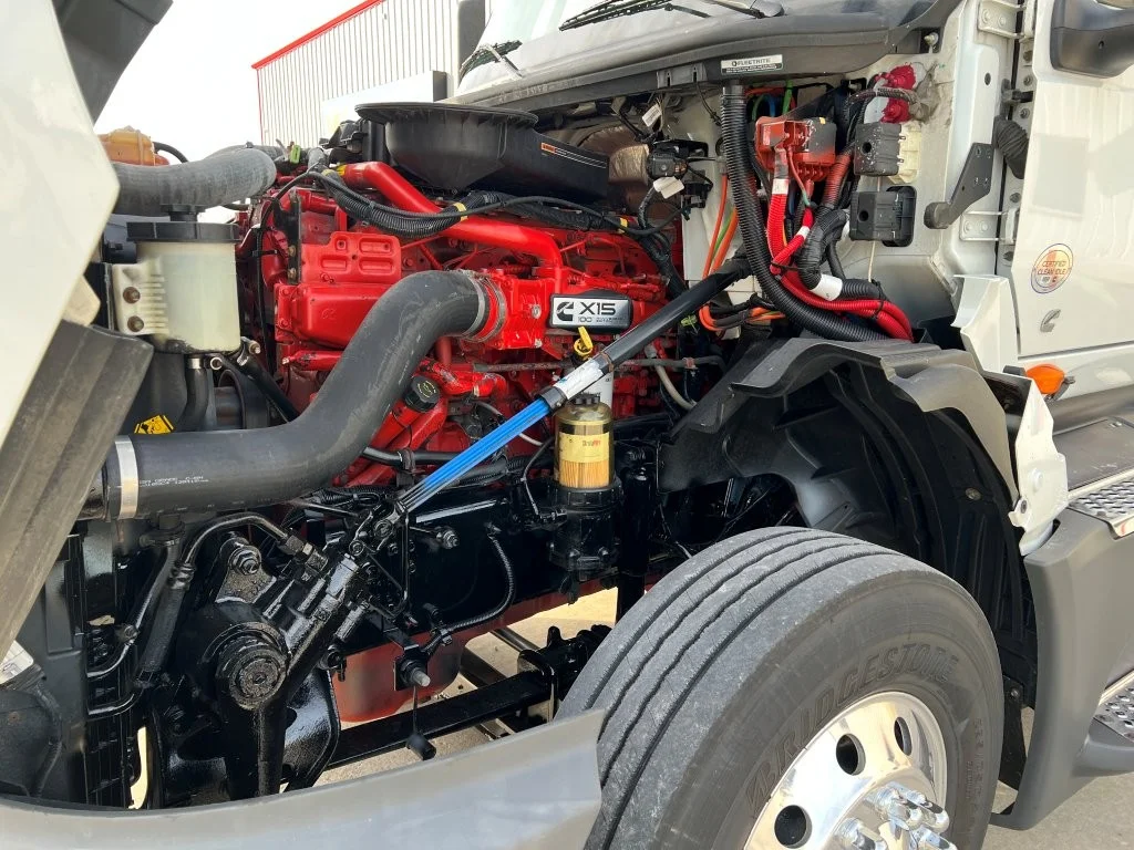 2021 International LT - image 9