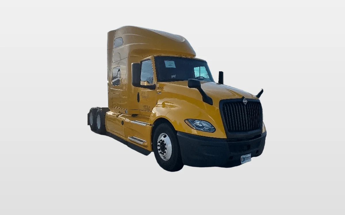 2022 International LT - image 1