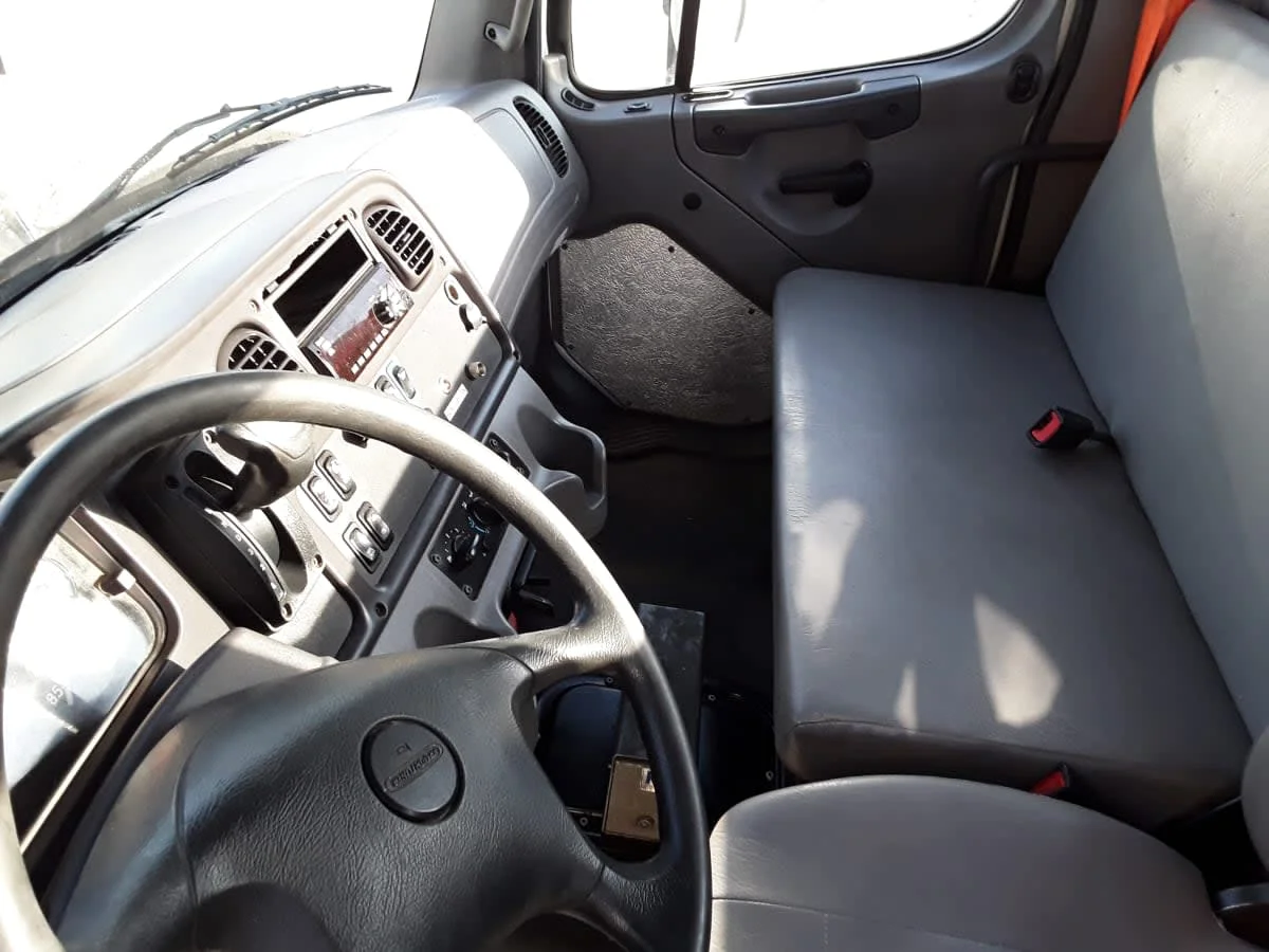 2020 Freightliner M2 106 in Kansas City, MO — photo 8