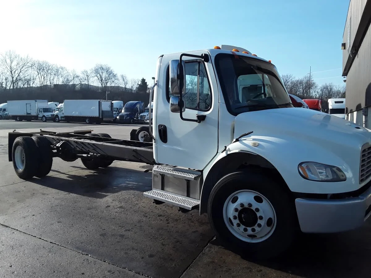 2020 Freightliner M2 106 - image 3