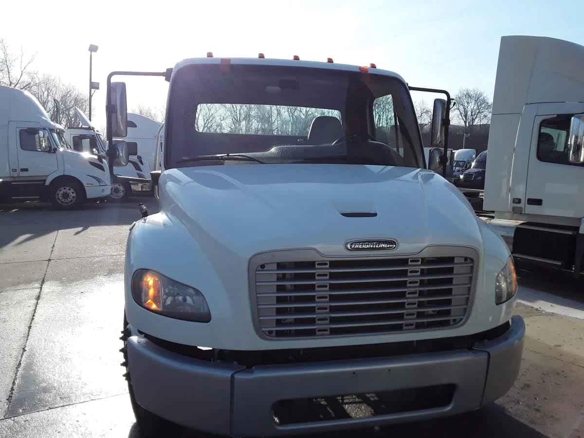 2020 Freightliner M2 106 in Kansas City, MO — photo 2
