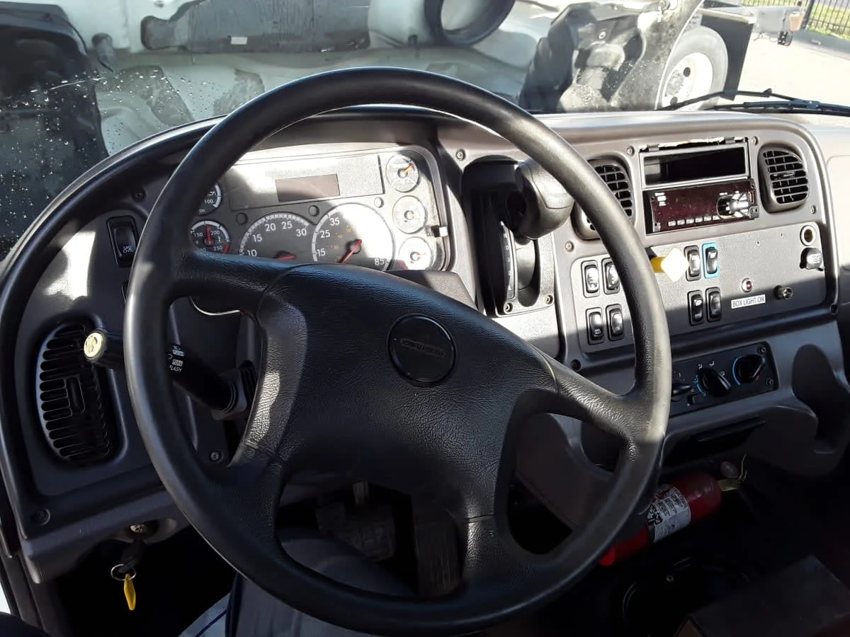 2020 Freightliner M2 106 in Kansas City, MO — photo 7