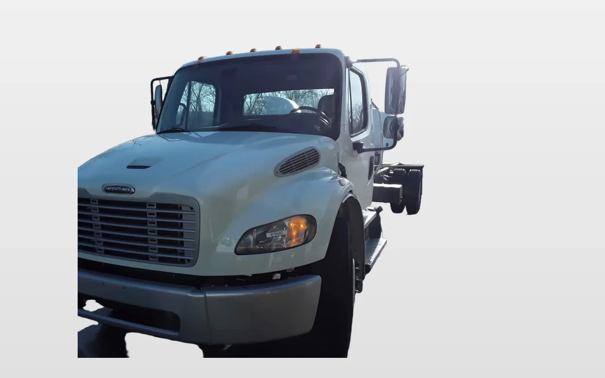 2020 Freightliner M2 106 - image 1